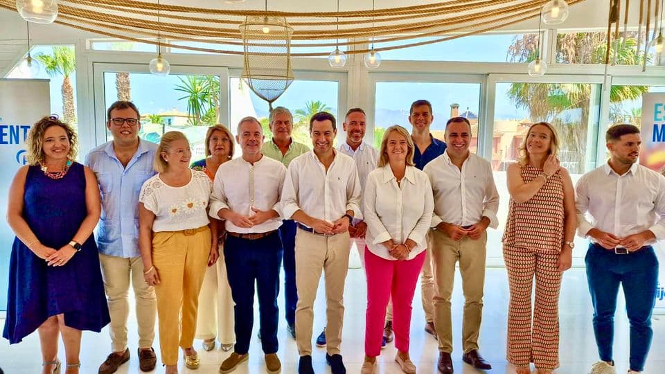 Moreno dice que Andalucía necesita “como el agua” un Gobierno de Feijóo que cumpla las obras pendientes para seguir avanzando