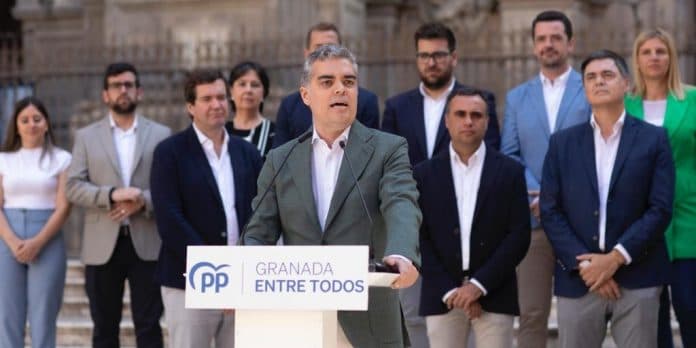 El cabeza de lista del PP al Senado, Vicente Azpitarte, celebra el acuerdo entre las administraciones central y autonómica por el Desglosado 9 de la presa de Rules
