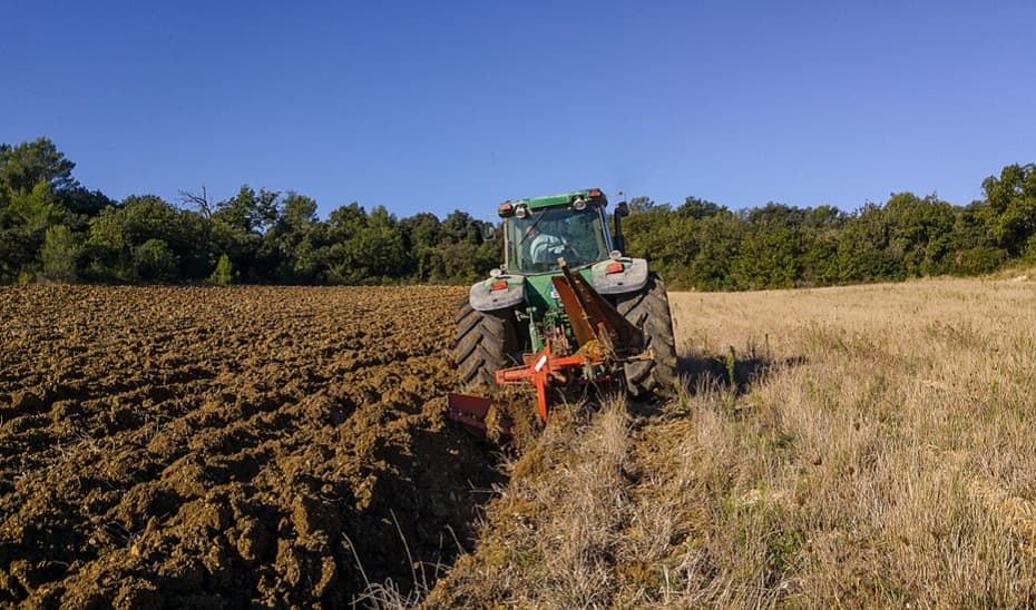 Un varón de 31 años fallece al caerse de un tractor en una finca