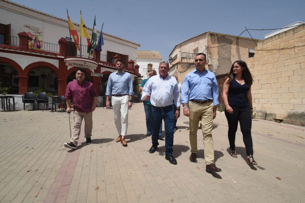 Rodríguez traslada en Turón su voluntad de trabajar por todos los municipios de la provincia para que sientan cerca a la Diputación