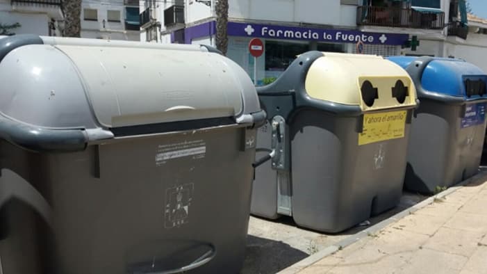 Este sábado comienza en Salobreña la recogida especial tres veces al día  para los establecimientos de la playa