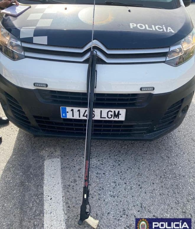 Denunciado en Motril por llevar sin licencia un fusil de pesca submarina en su coche