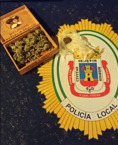La Policía Local de Motril propone dos sanciones por ‘botellón’ y tenencia de estupefacientes en playa Granada