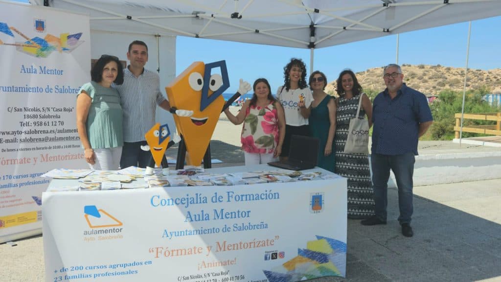 El Aula Mentor de Salobreña presenta a su mascota y un video promocional de la formación que ofrece este servicio