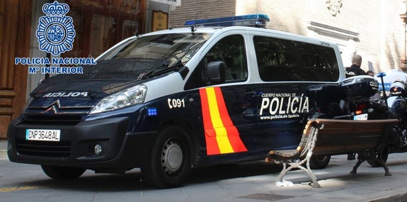 La Policía Nacional detiene a un grupo de individuos tras el robo de un cordón de oro mediante el procedimiento del mataleón