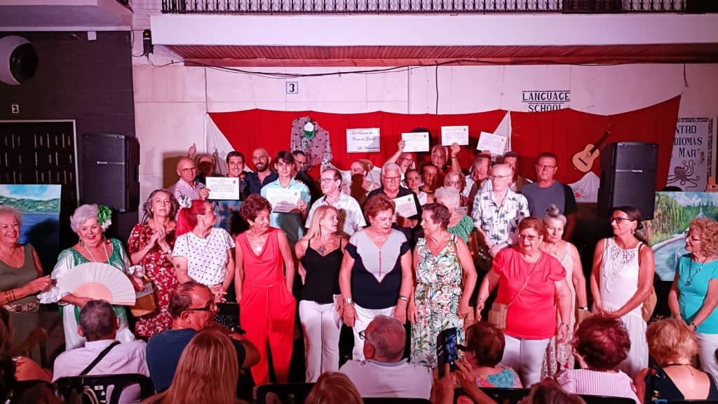 La Herradura clausura el ciclo cultural semanal ‘El Rincón de la Costa de Graná’ con la entrega de diplomas a los participantes