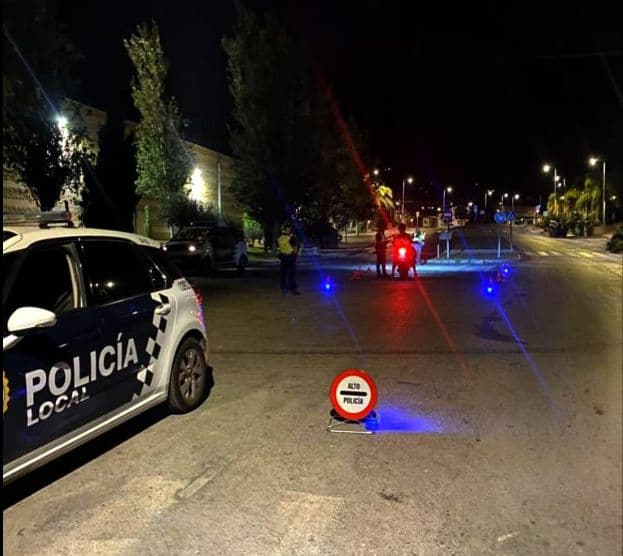 El ‘botellón’ se desplaza por varias zonas de las playas motrileñas y se realizan otras 32 sanciones