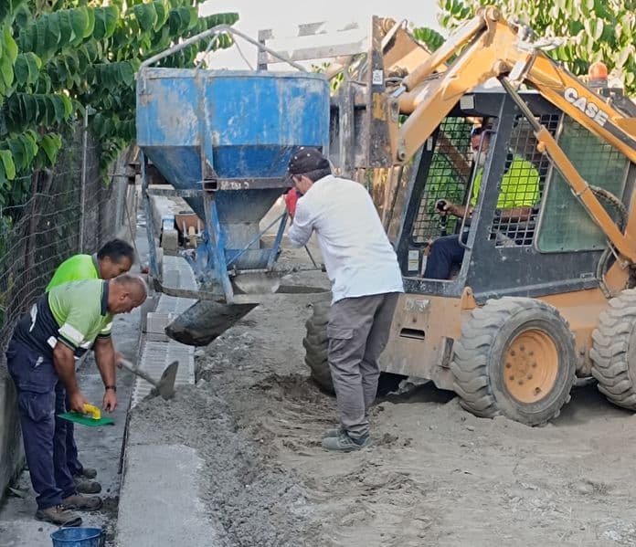 El área de agricultura del Ayuntamiento de Salobreña lleva a cabo una campaña de mejora de caminos rurales de todo el municipio