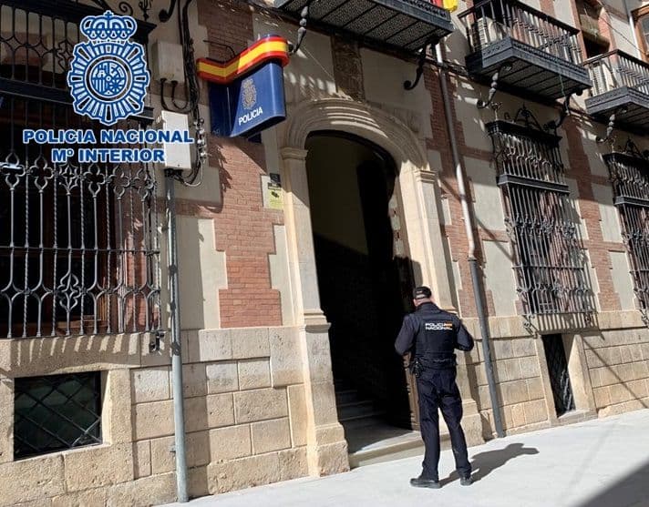 La Policía Nacional investiga a dos varones por protagonizar una grave agresión contra varias personas en una vivienda