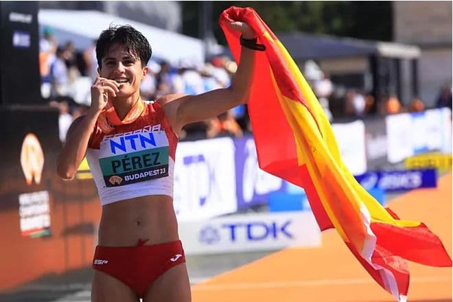 La granadina María Pérez hace historia: doble campeona del mundo en 20 y 35 kms marcha