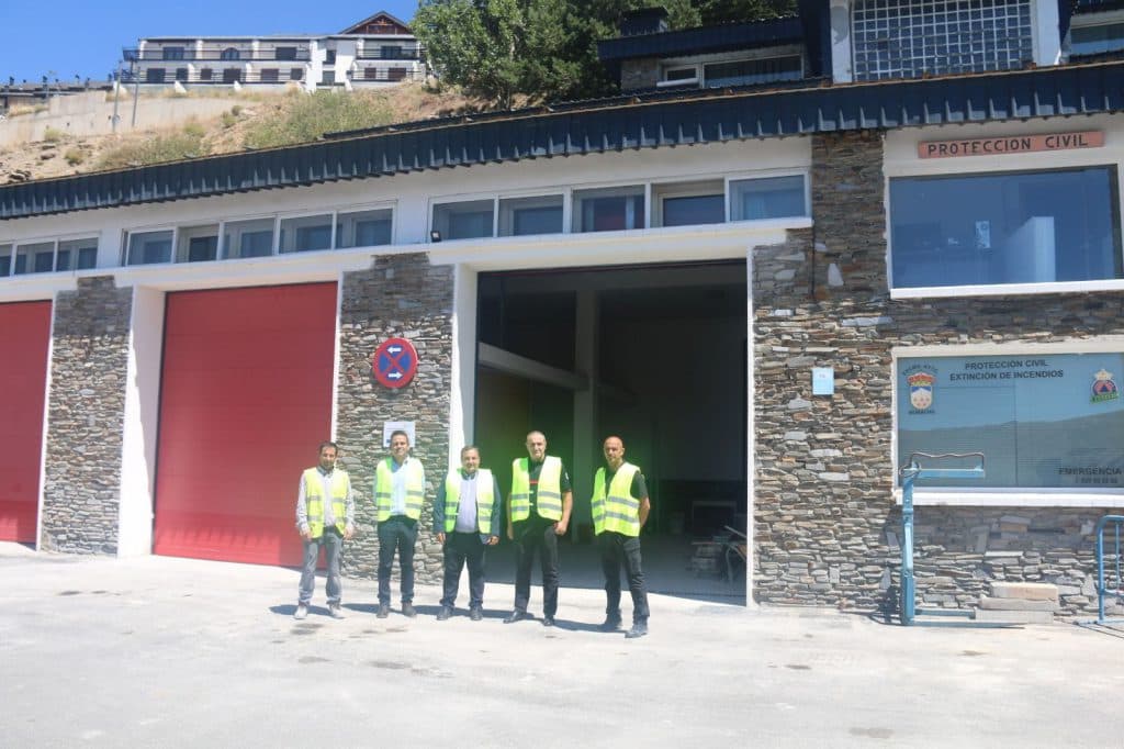 Las obras de remodelación del Parque de Bomberos de Sierra Nevada acabarán a finales de septiembre