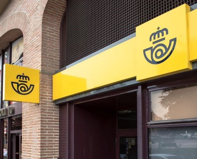 El servicio de Correos funciona con normalidad en Granada y la plantilla se adecúa al volumen de producción