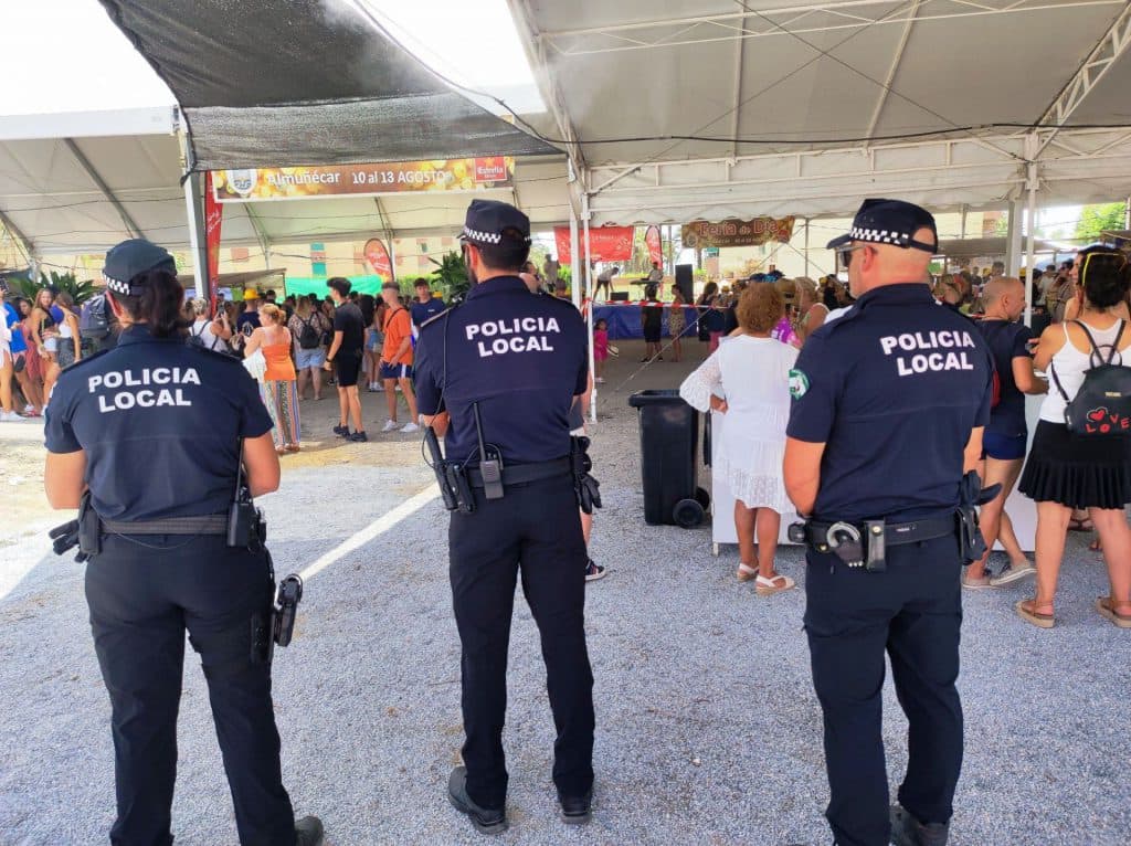 La Policía Local de Almuñécar tramitó en la semana de feria casi un centenar de denuncias