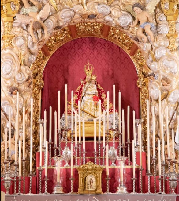 La Real Hermandad Sacramental de Ntra. Señora de la Cabeza Coronada de Motril presenta el altar de la Patrona de cara a sus días grandes