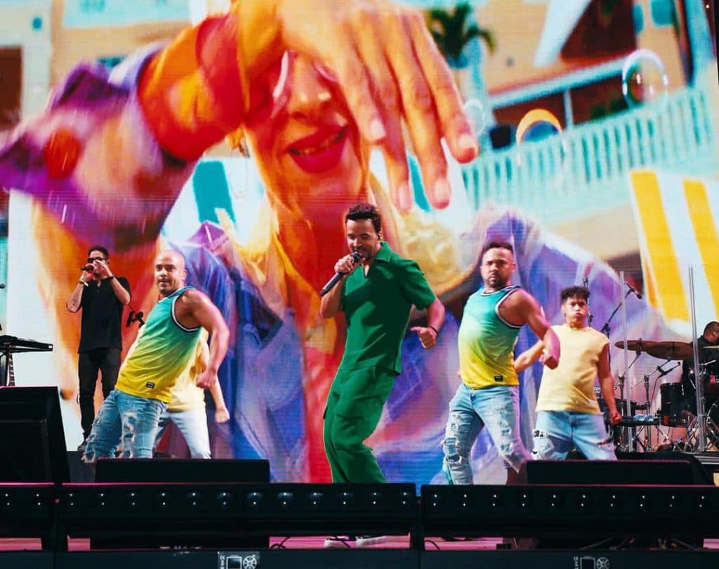 El cantante internacional Luis Fonsi cierra esta noche el Tropicalia Summer Music en Salobreña