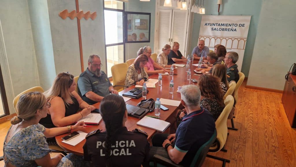 La coordinadora provincial del IAM realiza un visita institucional al Ayuntamiento de la Villa