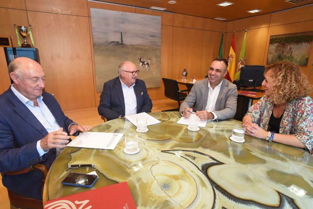 Diputación y Federación de Hostelería y Turismo apelan a la necesidad de mejorar las conexiones de la provincia