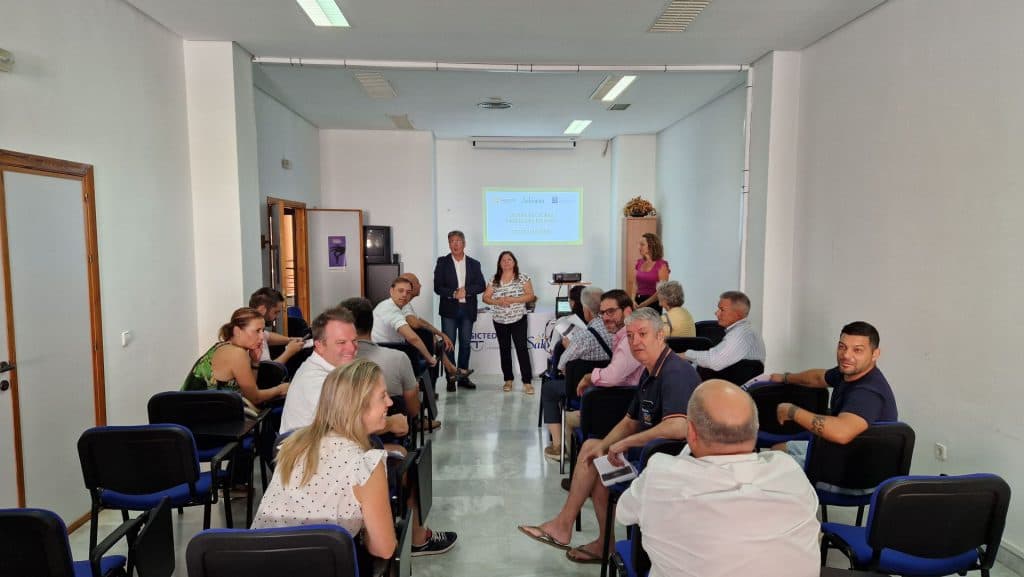 Una veintena de empresarios participan en Salobreña de la primera reunión para la implantación del sello de calidad turística SICTED