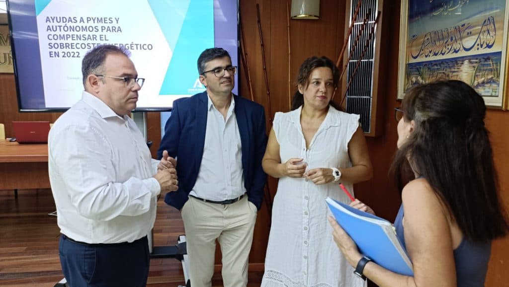 La Junta anima a pymes y autónomos de Almuñécar y comarca  a solicitar ayudas al sobrecoste energético
