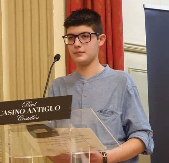 El brillante currículum literario del caleño Álvaro Moreno Martín