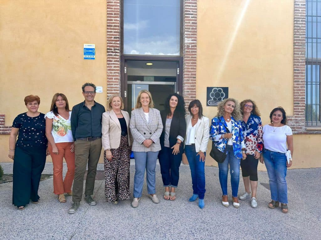 La alcaldesa de Motril y la diputada Elena Duque visitan el Centro de Drogodependencias de Motril interesándose por su importante función social
