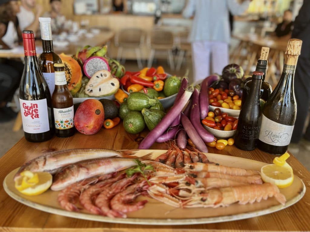 La oferta gastronómica de Motril enamora a los tripulantes del Norwegian Gem