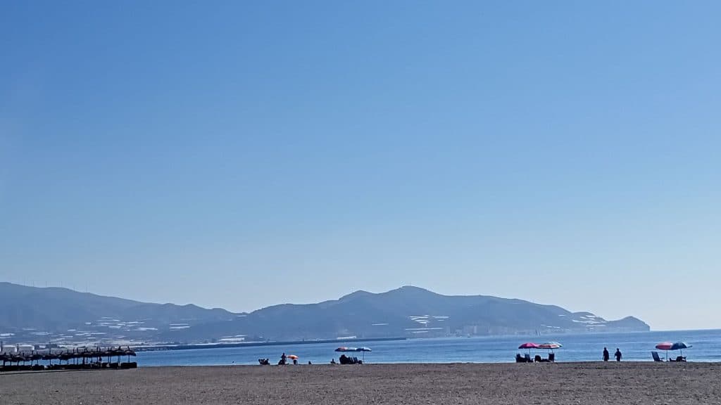 La costa granadina vive su tradicional ‘Veranillo de San Miguel’