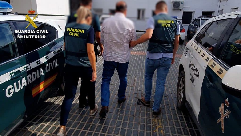 La Guardia Civil detiene a un empresario por vigilar con un GPS a un trabajador de baja médica