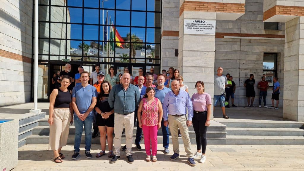 Minuto de silencio en Salobreña por el último caso de violencia machista