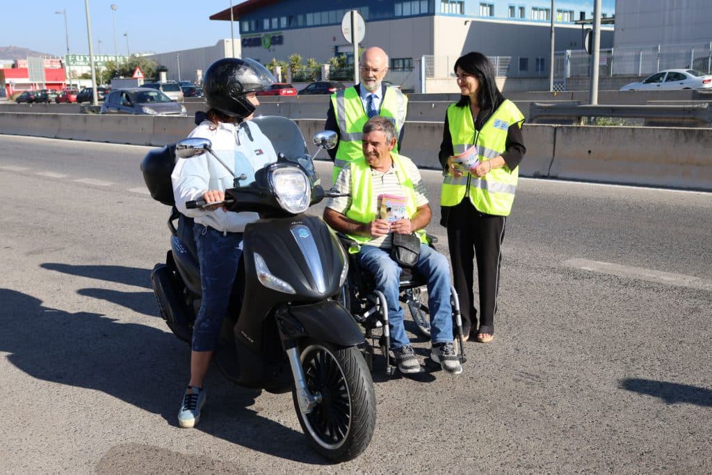 La DGT inicia hoy una campaña de distracciones al volante, primera causa de accidentalidad en las carreteras