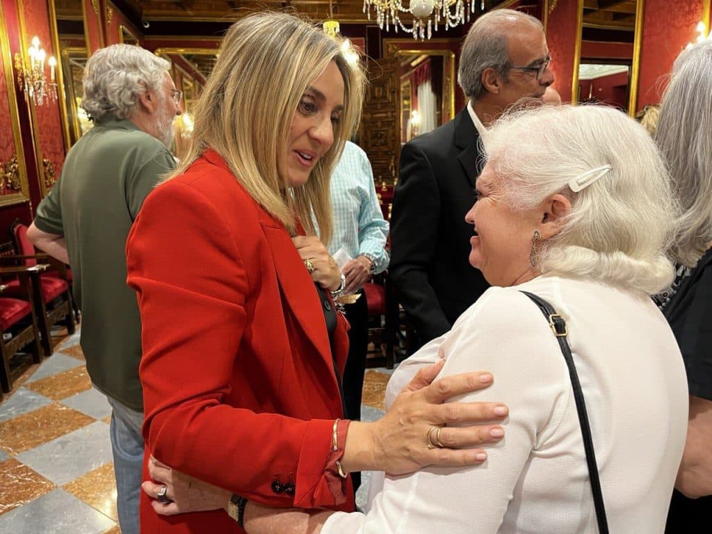 Agustín Martínez declama un reivindicativo y emocionante pregón a los mayores de Granada