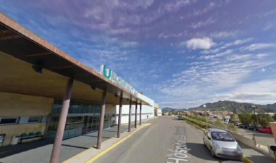 Herido grave un trabajador al caerle encima una barra de hierro en Pulpí