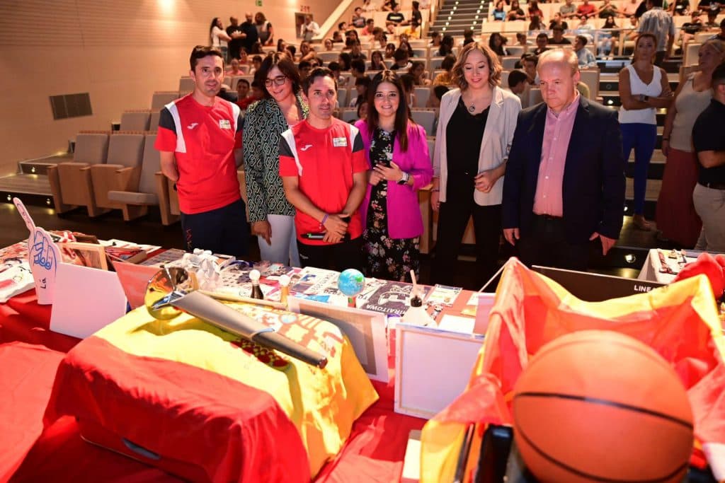 La Junta lleva a las aulas granadinas los valores del deporte con el programa ‘Tu puedes ser Olimpic@’