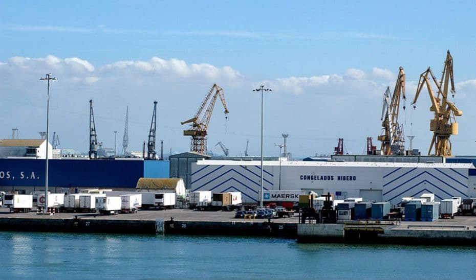 Dos trabajadores mueren dentro de una cisterna en el Puerto de Algeciras