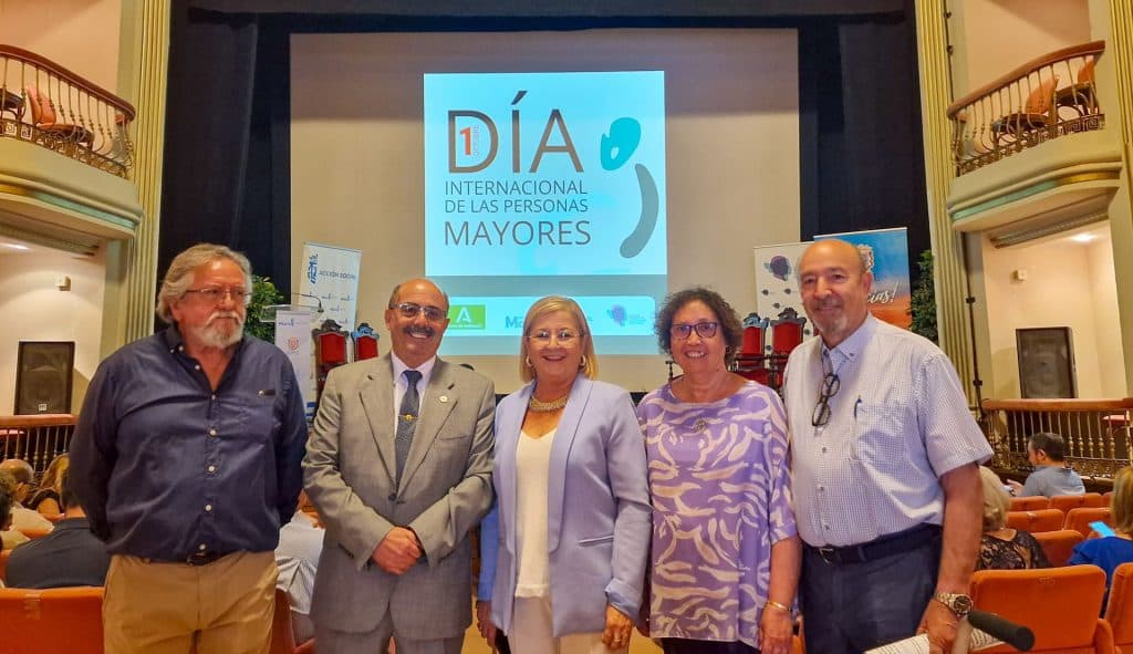 Mª Dolores Martín, Pepe Carrasco y José A. Maldonado, premiados en el Día Internacional del Mayor celebrado en Motril