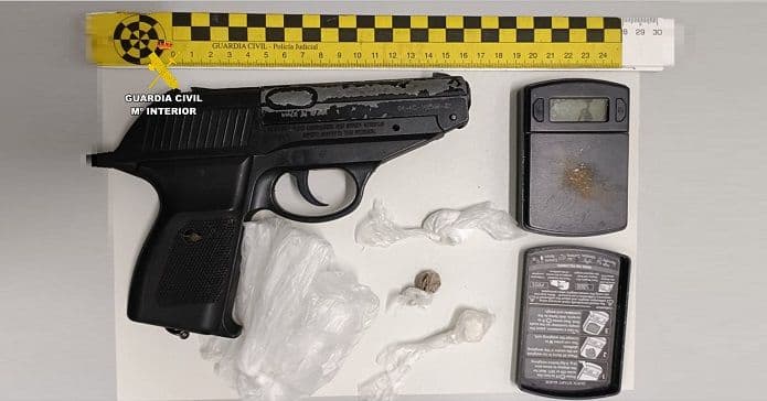 La Guardia Civil detiene a un individuo por atracar un establecimiento de hostelería de Órgiva armado con una pistola