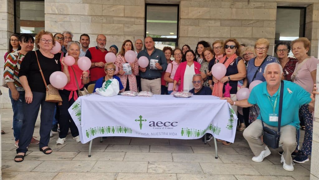 Salobreña conmemora el Día Internacional contra el Cáncer de Mama