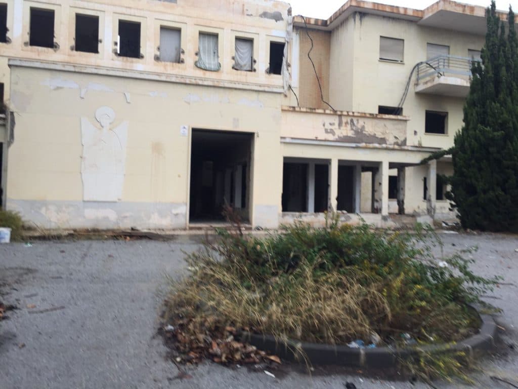 IU Equo Verdes critica «el mal estado de mantenimiento y conservación» de calles en el entorno de la Residencia  Santa Amelia