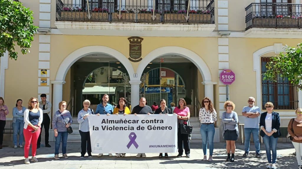 Almuñécar guarda este miércoles 5 minutos de silencio contra la violencia de género y en homenaje y recuerdo de las víctimas