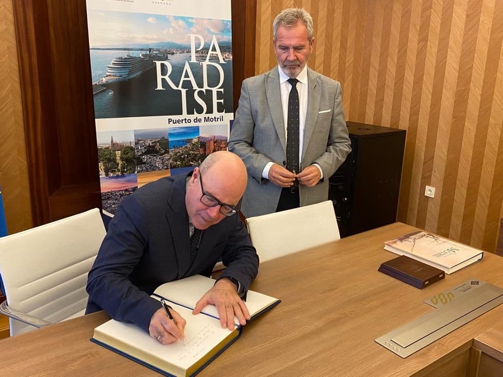 El rector de la UGR se refiere al Puerto de Motril como “motor económico” de la provincia en su primera visita institucional