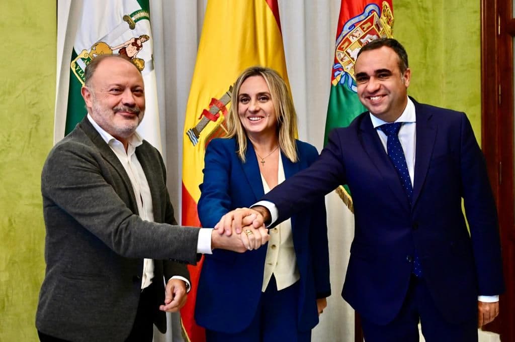 Ayuntamiento y Diputación celebran el acuerdo con Iberia para aumentar los vuelos entre Granada y Madrid