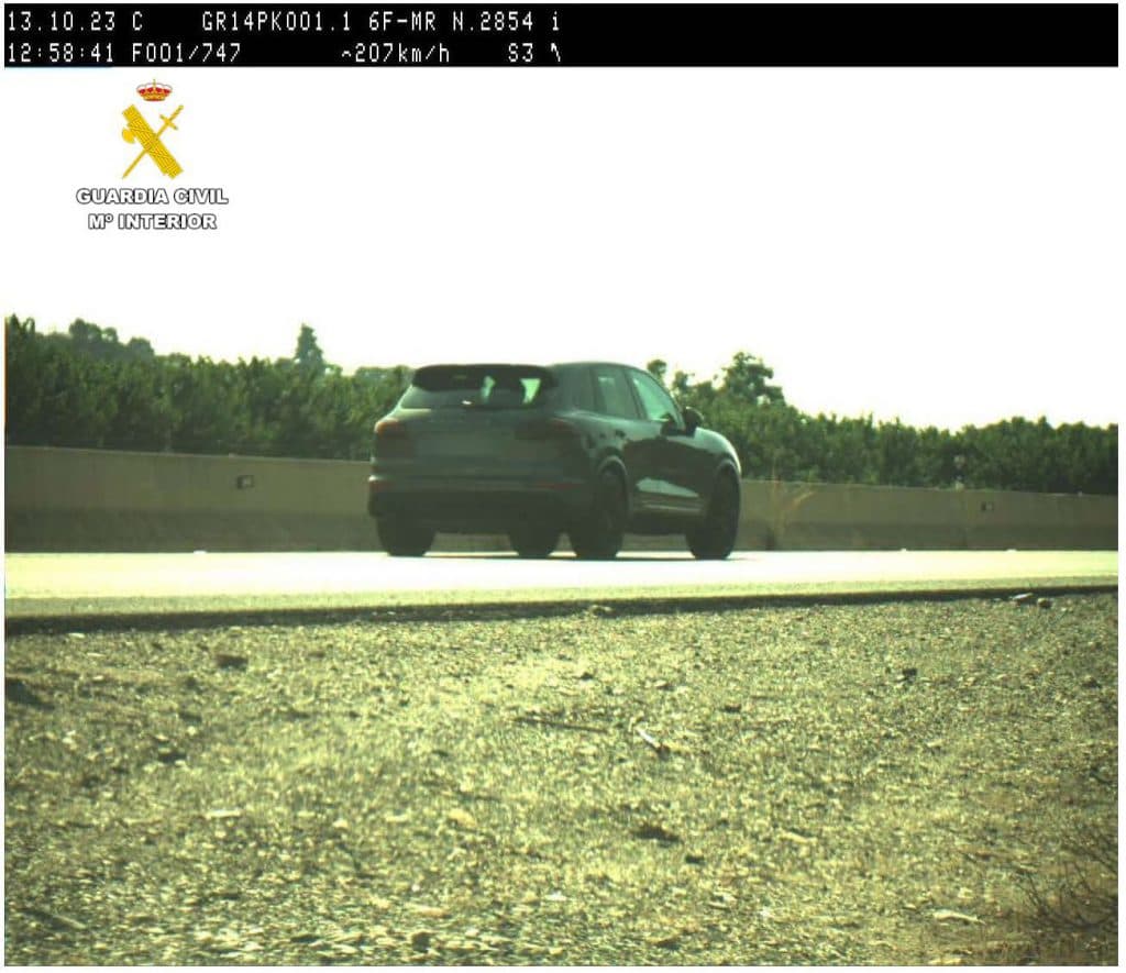 La Guardia Civil de Motril pone a disposición judicial a un conductor por circular a 207 kilómetros por hora