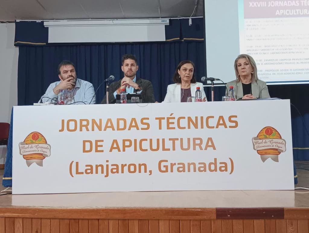 Raquel Espín respalda al sector apícola en las XVIII jornadas técnicas de la Feria de la Miel de Lanjarón