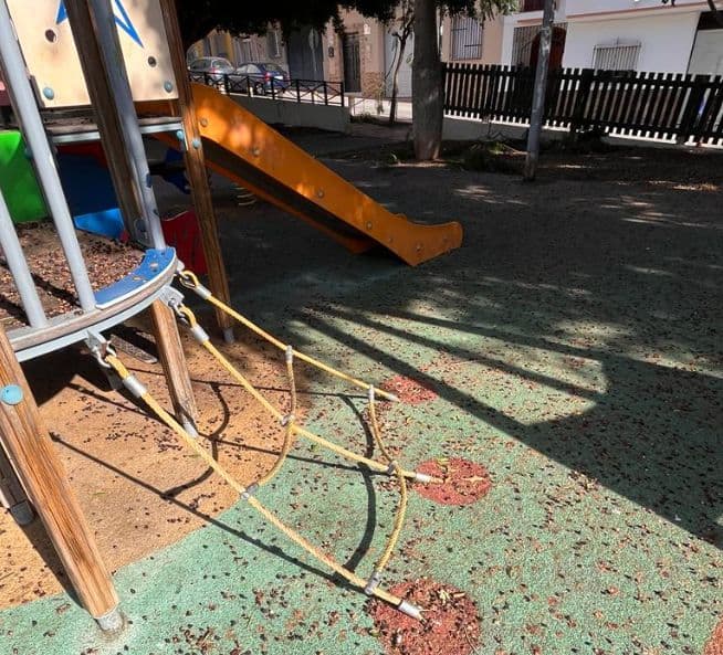 PSOE denuncia la situación de «dejadez y abandono» de la plaza del Huerto del Capitán