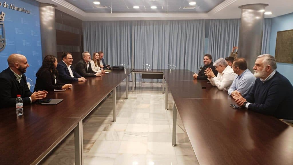 Almuñécar y Diputación acuerdan sumar esfuerzos  para las promociones de los productos turísticos y frutas tropicales bajo el paraguas de Sabores de Granada
