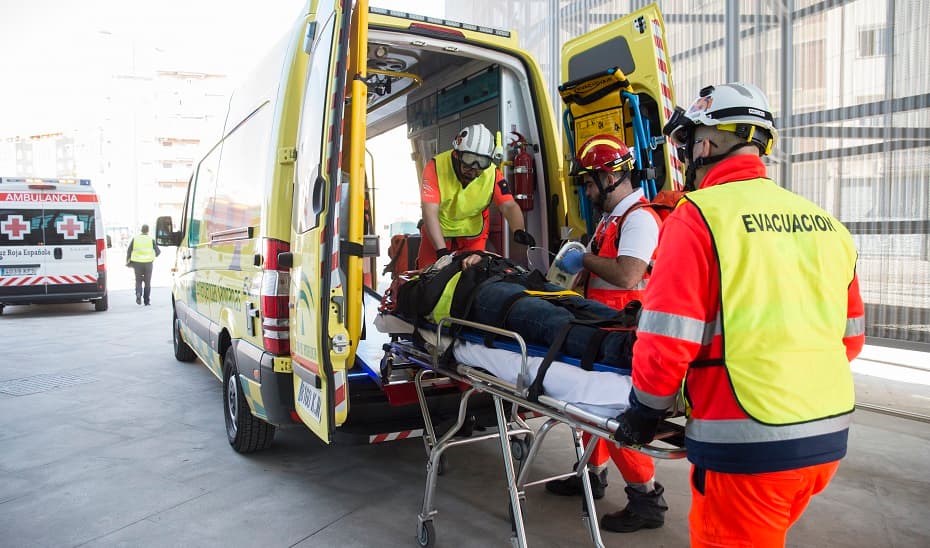 Un fallecido de 40 años y un herido tras la colisión de una moto y un coche en Vélez-Málaga