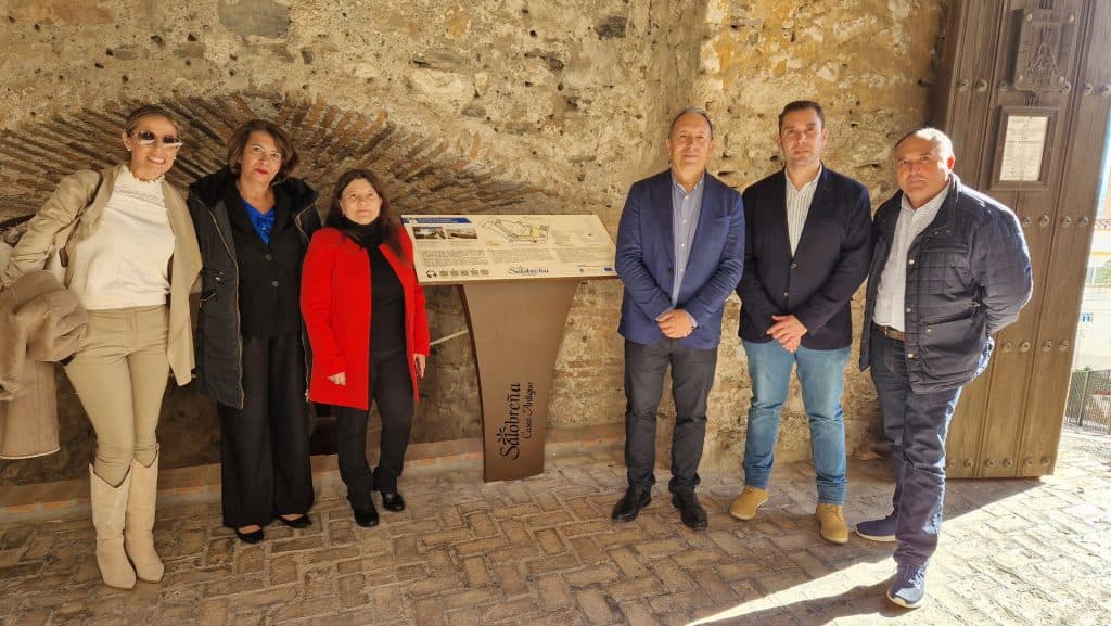 Salobreña renueva la señalización turística del centro histórico