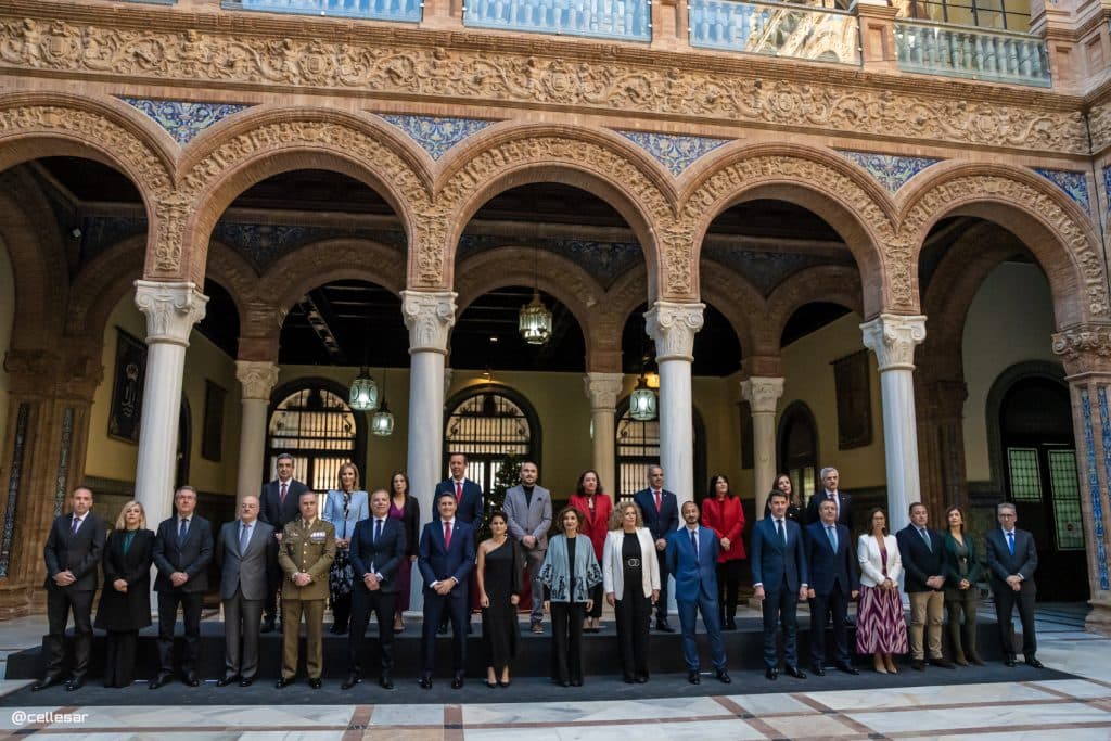 La atleta María Pérez y la futbolista Esther González son reconocidas con los premios Plaza de España