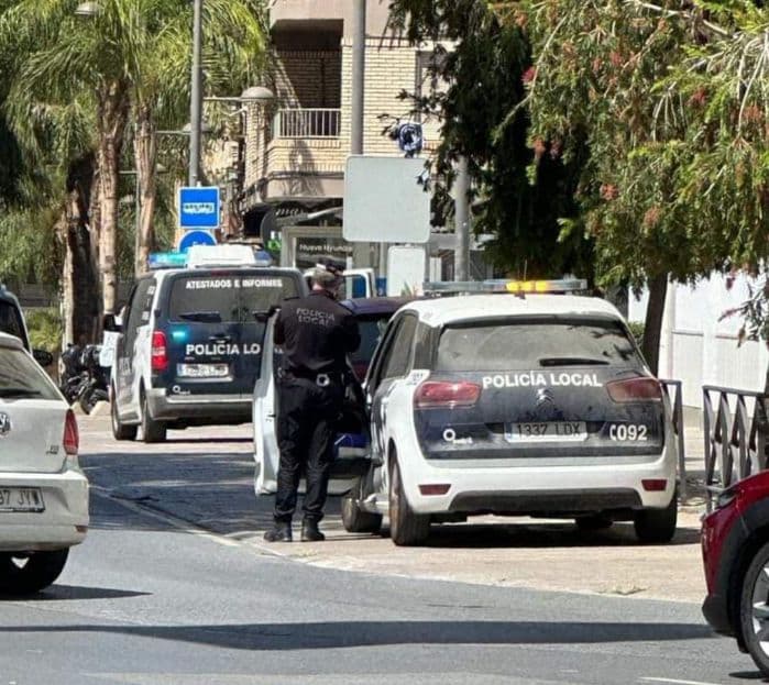 Entra en el Hogar del Pensionista de Motril y arrebata el bolso a una mujer de 68 años