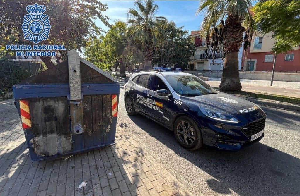 La Policía Nacional detiene en Motril al presunto autor de la quema intencionada de contenedores de residuos